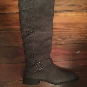BRAND NEW gray corset back boots